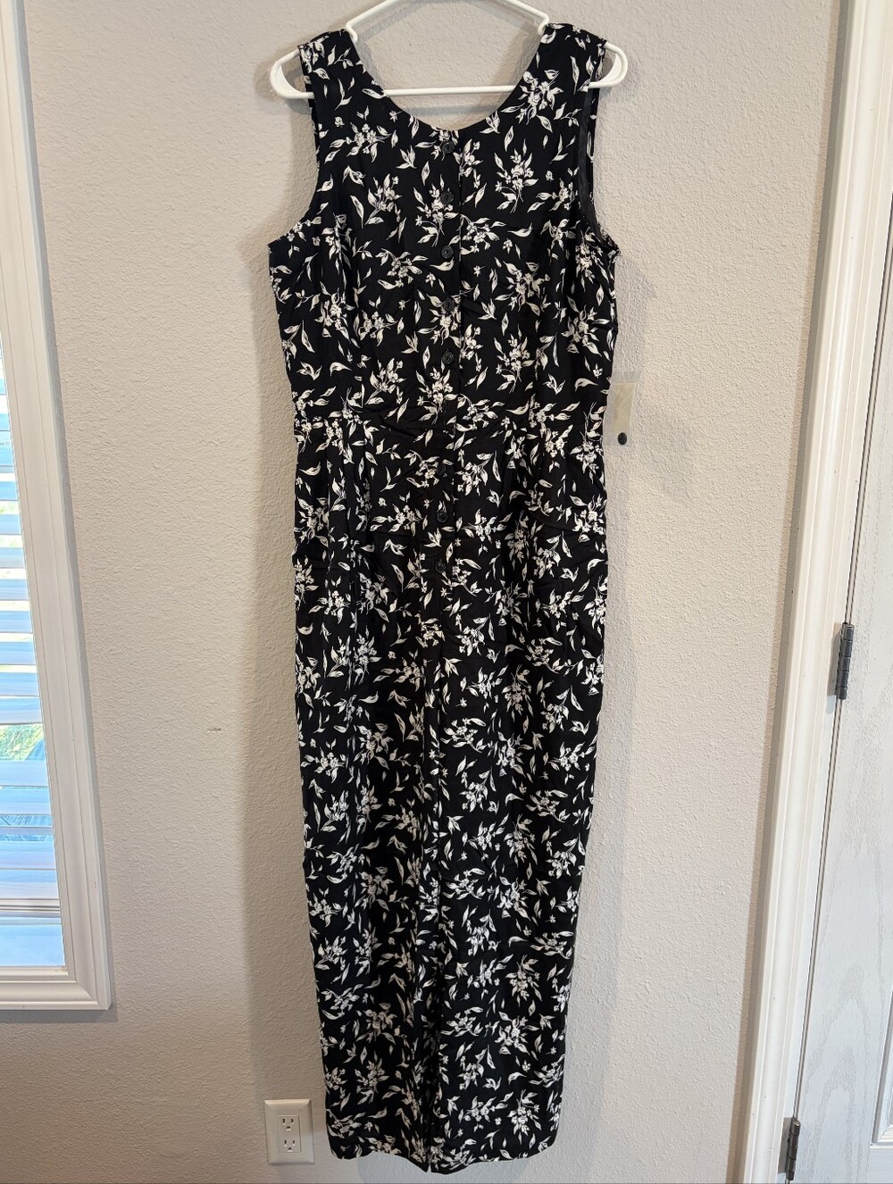 New Newport News Boutique Europa Classic Black White Floral Jumpsuit‎ Size 16